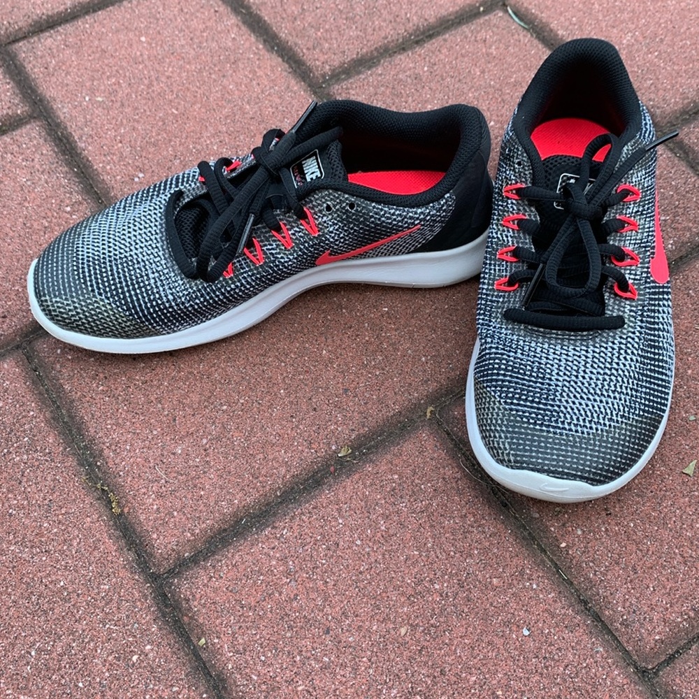 Nike Flex Sneakers